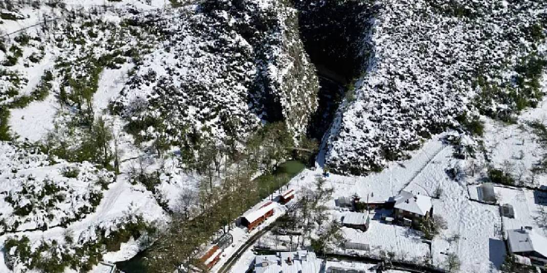 Kalbi kırıkların yeni rotası! Bayramlarda akın oluyordu, şimdi iyice dolup taşacak: Aşk acısını dindiren şelale tüm dillerde… 4